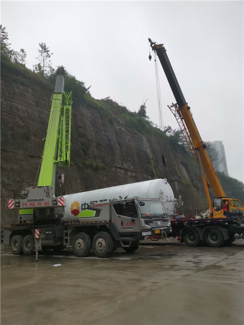 西塞山区“不怕风雨冻”—— 吊车的 “恶劣环境适应” 技术